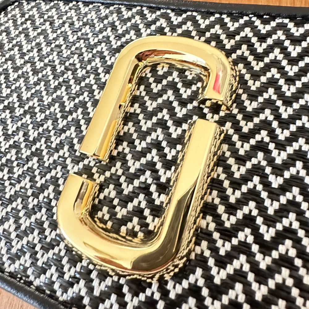 MARC JACOBS SNAPSHOT - used once. Great condition